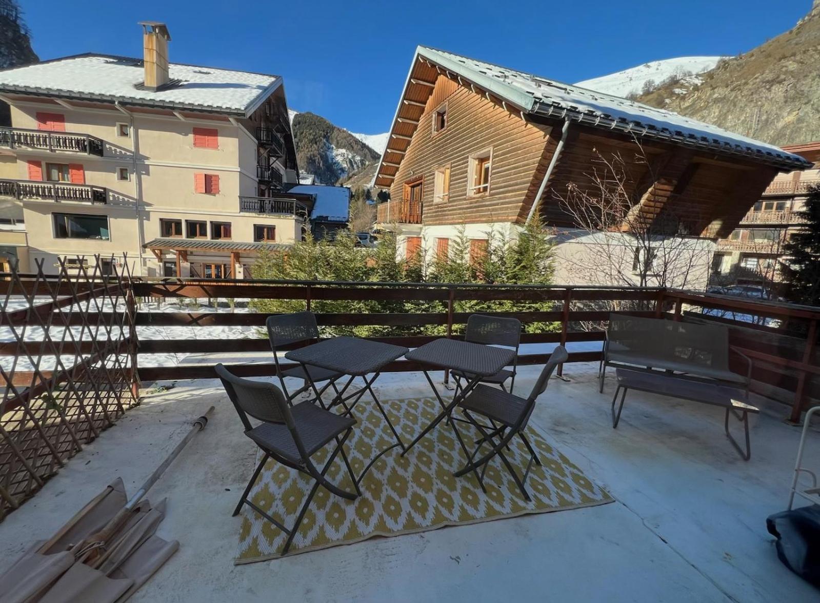 Jaune Genepi - 4 Personnes - 49M2 Et 17M2 Terrasse Валуар Экстерьер фото